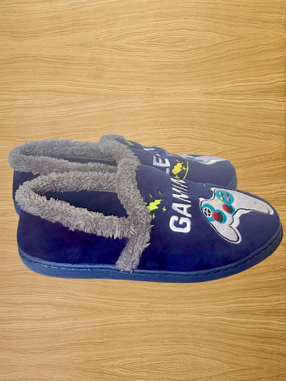 EUC Wonder Nation Boys Gaming Legend Lounge Slippers Size 2-3